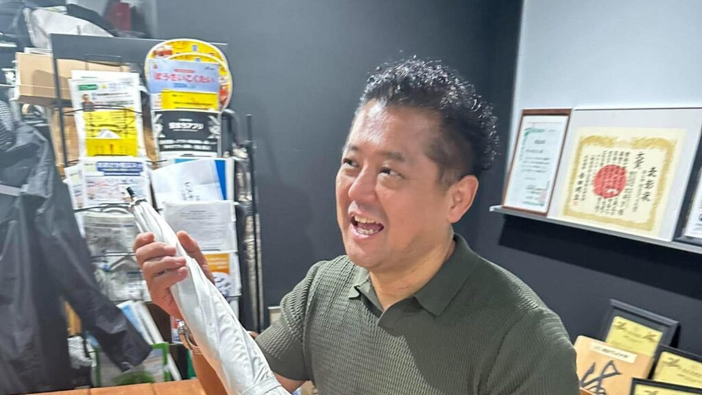 インタビューに答えるスギタ株式会社 杉田佳之さん