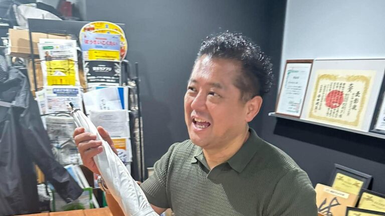 インタビューに答えるスギタ株式会社 杉田佳之さん