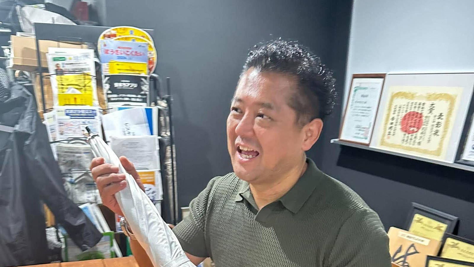 インタビューに答えるスギタ株式会社 杉田佳之さん